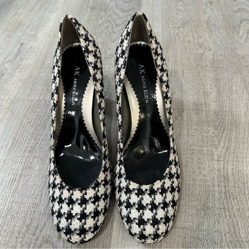 Women’s Anne Klein Size 8 White Plaid Heels‎